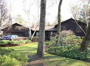 948 Meadow Ln, Niskayuna, NY 12309