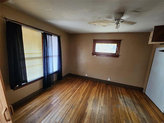 3rd image of 4653 Ray Ave