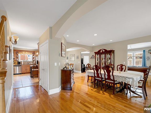 5th image of 395 Wood Ridge Ave