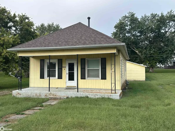 901 N 5th St, Chariton, IA 50049