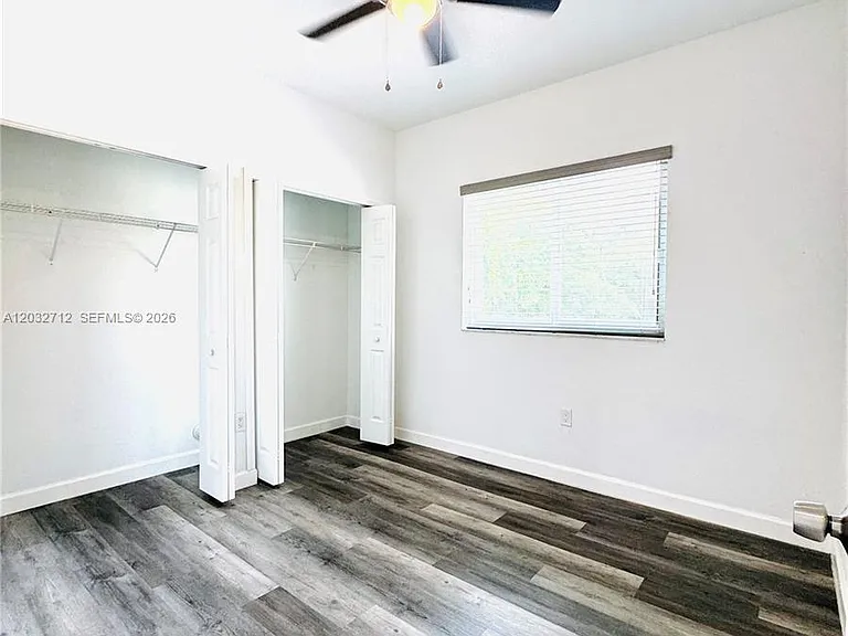 363 NE 35th Ter — Photo 22