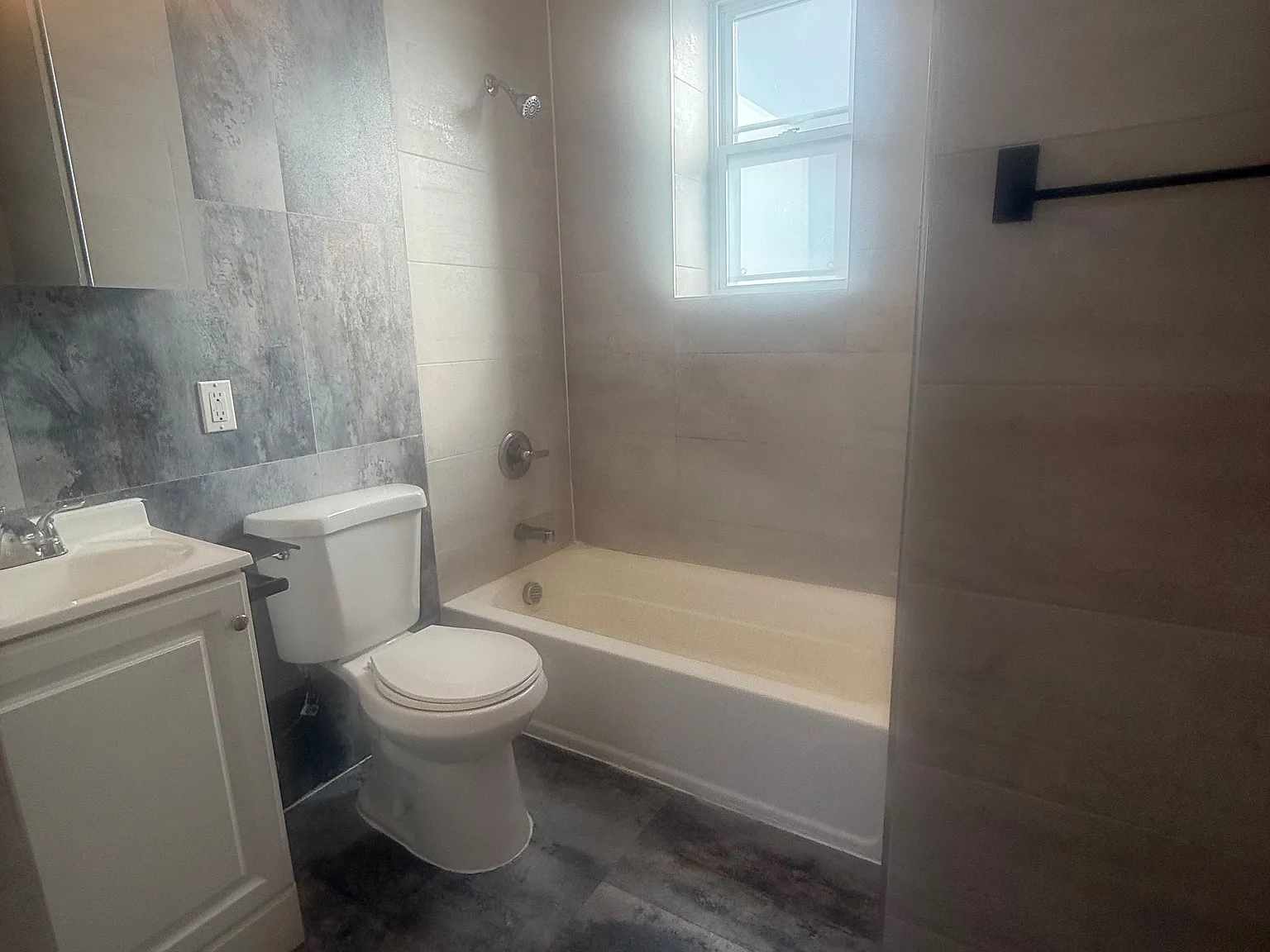 3 bed, 1200 sqft, $2,050 — Photo 2