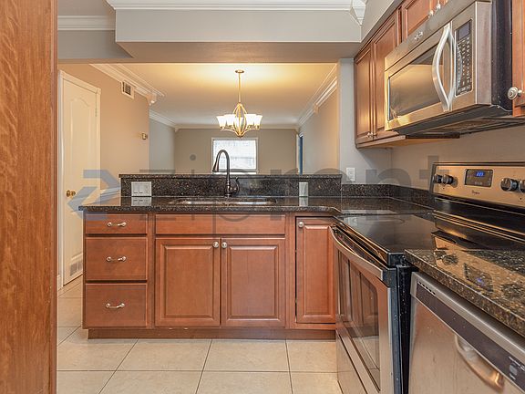 4th image of 1123 Elmwood St APT D