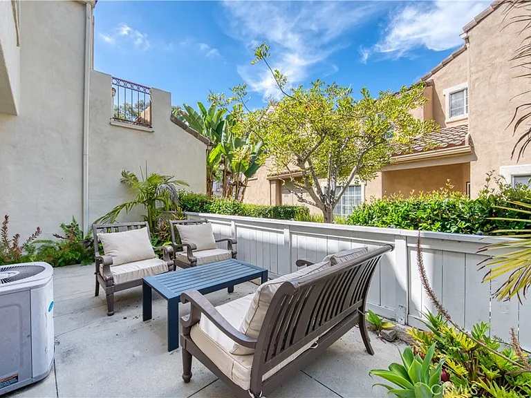 208 Chandon — Photo 25
