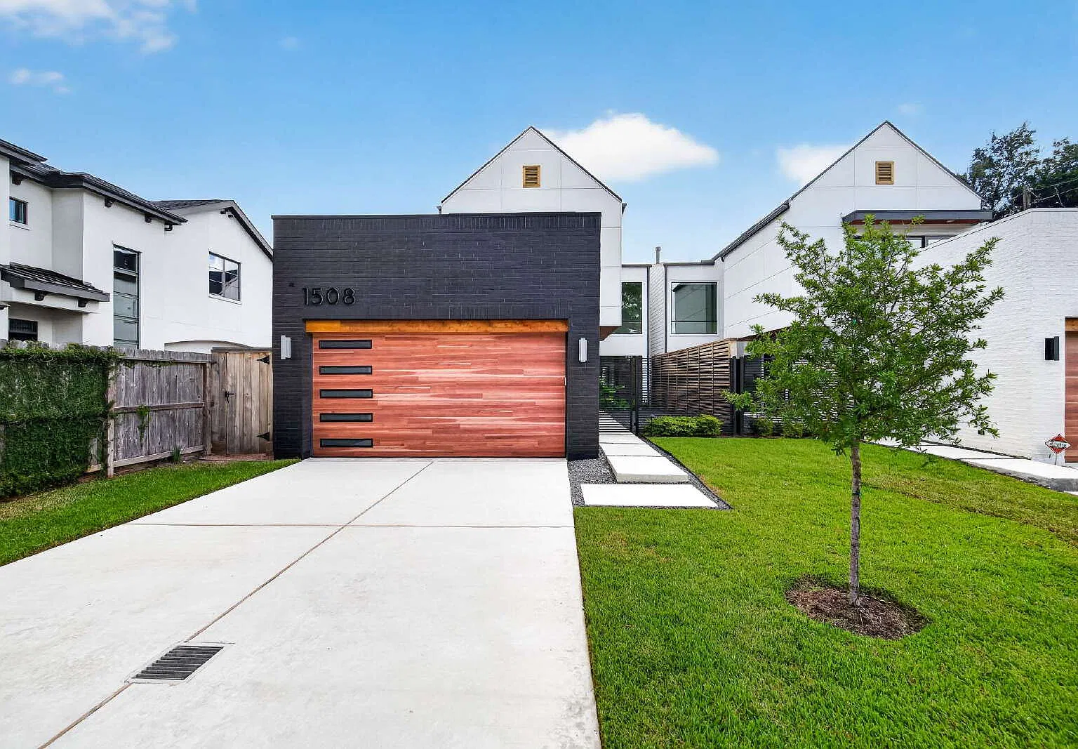 4 bed, 3.5 bath, 3622 sqft, $7,200 — Photo 1
