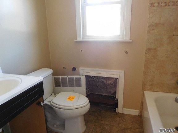 4th image of 493 Baldwin Ave