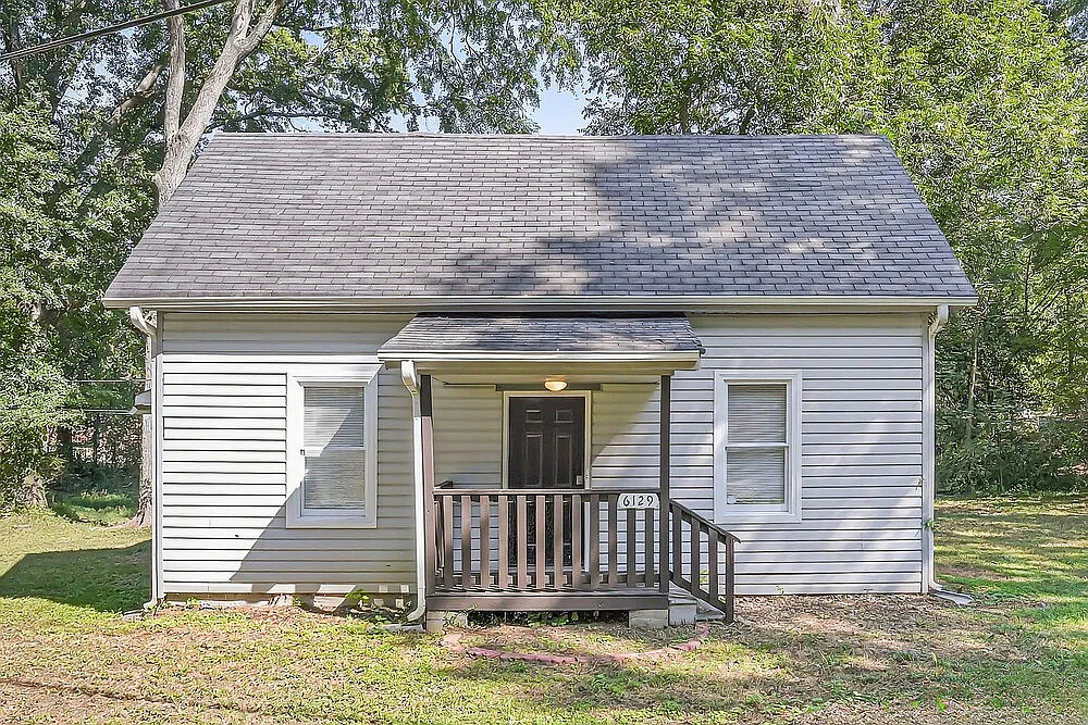 2 bed, 1.0 bath, 1042 sqft, $1,340 — Photo 1