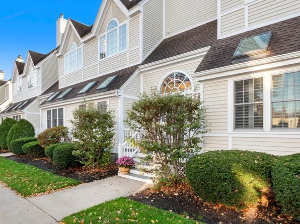 9 Munroe St #A, Newburyport, MA 01950