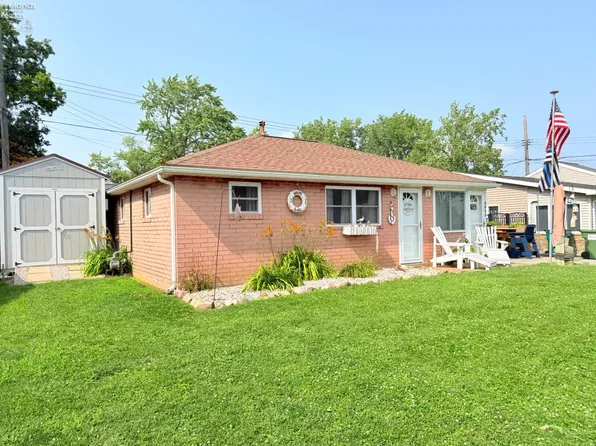 5821 E Peach St, Pt Clinton, OH 43452