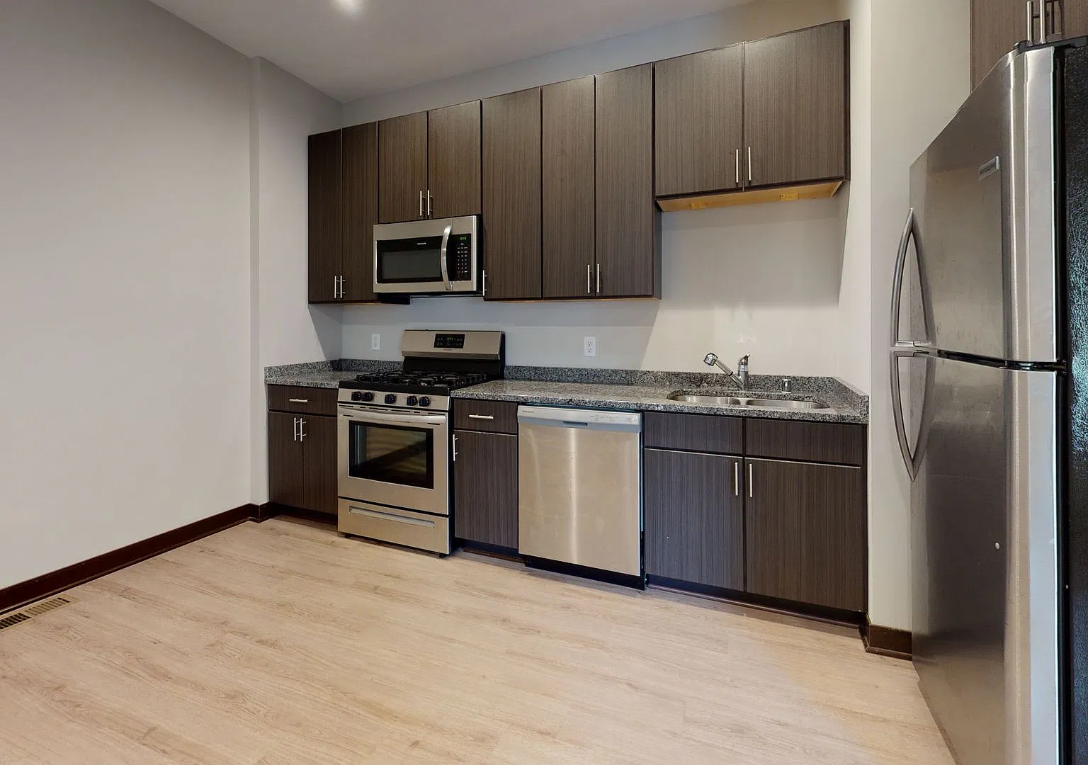 505 8th St SE — Photo 3