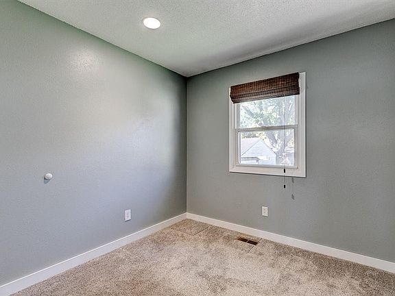 2nd image of 512 NW Calista Ct