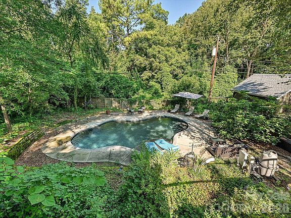 4th image of 1538 Sterling Rd