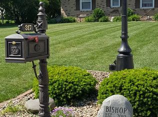 317 Harvester Rd, Canton, IL 61520