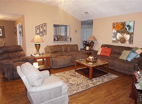 3rd image of 1201 Glyndon Dr