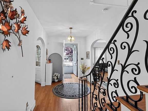 5th image of 24 Lindbergh Ave