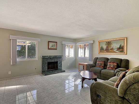 4th image of 28843 Marilyn Dr