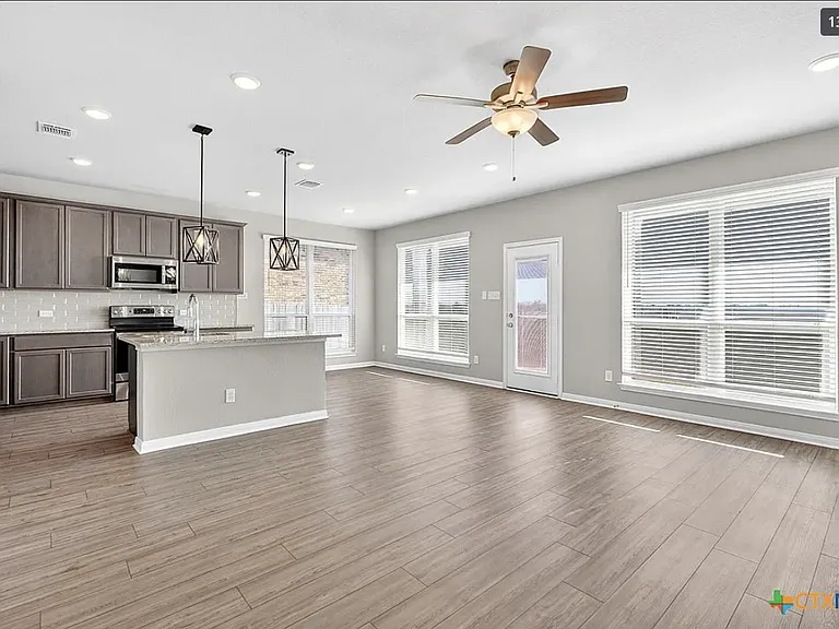 1709 Spence St — Photo 4
