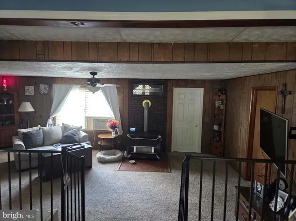 702 Dollar Ln, Bunker Hill, WV 25413