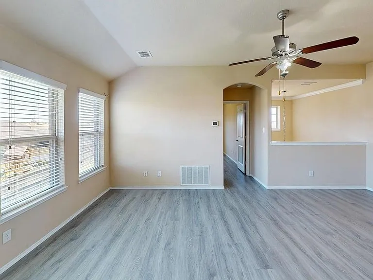 400 Plum Ct — Photo 15