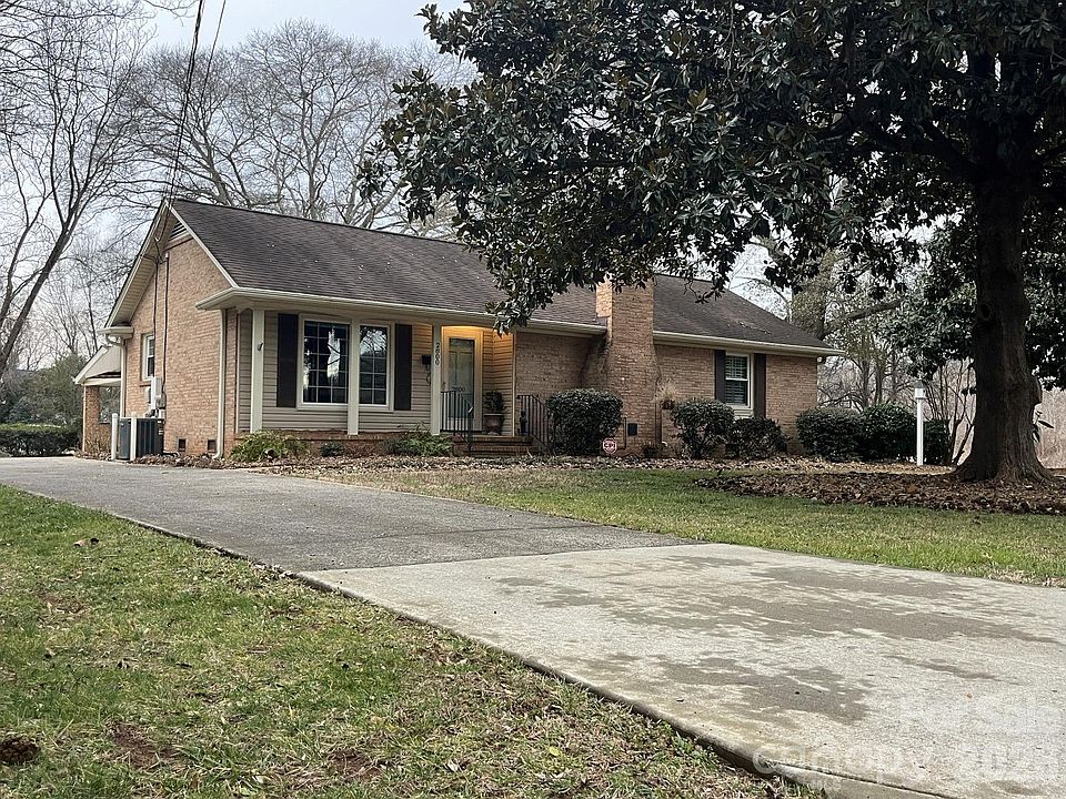 1st image of 2800 Spring Valley Rd