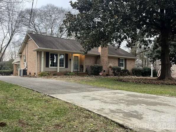 2800 Spring Valley Rd, Charlotte, NC 28210