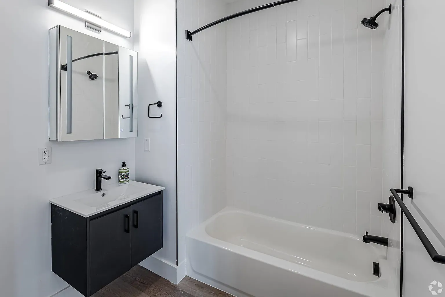 1 bed, 700 sqft, $2,699 — Photo 4