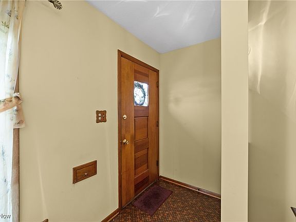 3rd image of 9691 Idlewood Dr