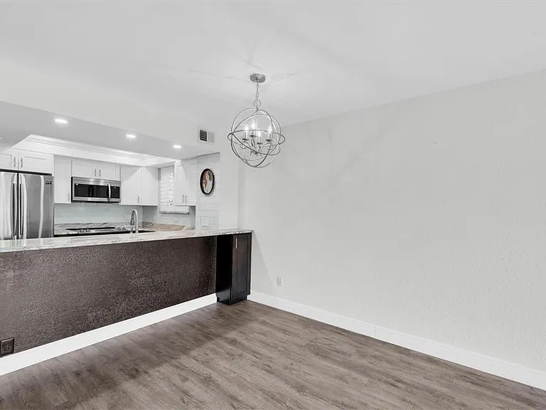 802 Hidden Harbour Dr — Photo 12