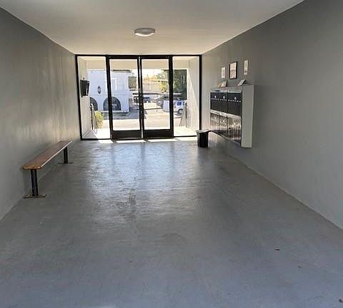 5th image of 14153 Victory Blvd #0