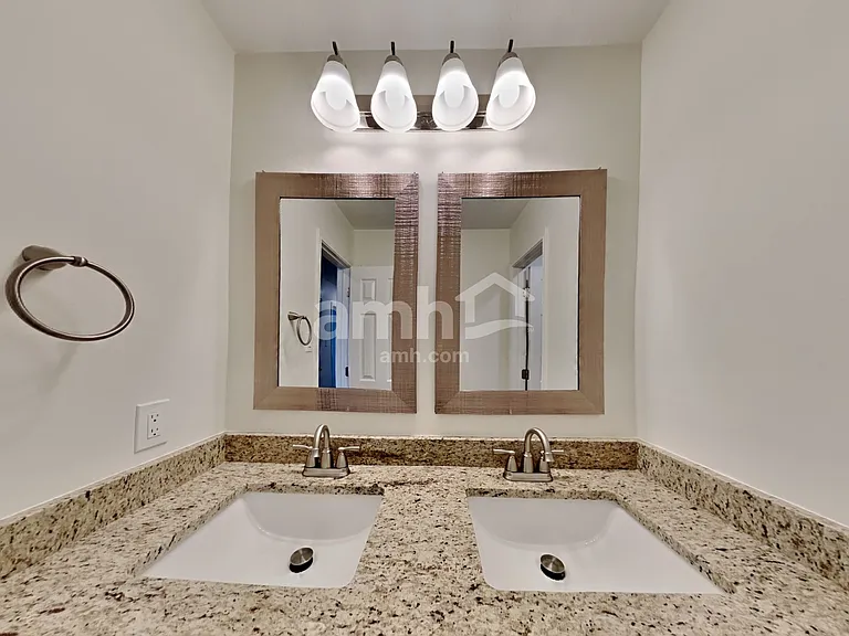 3906 Hawthorn Glen Ct — Photo 12
