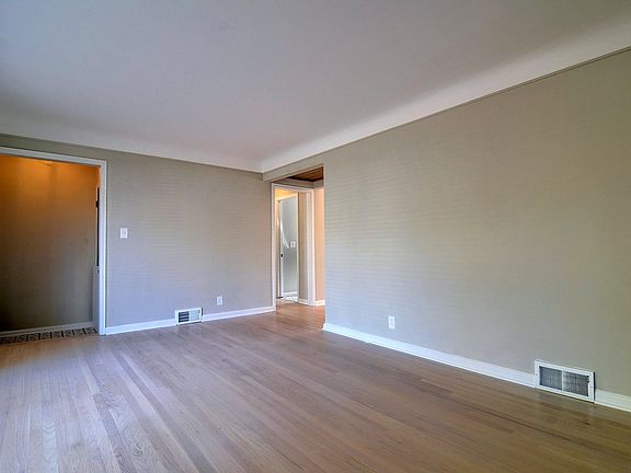 4th image of 17835 Locherbie Ave