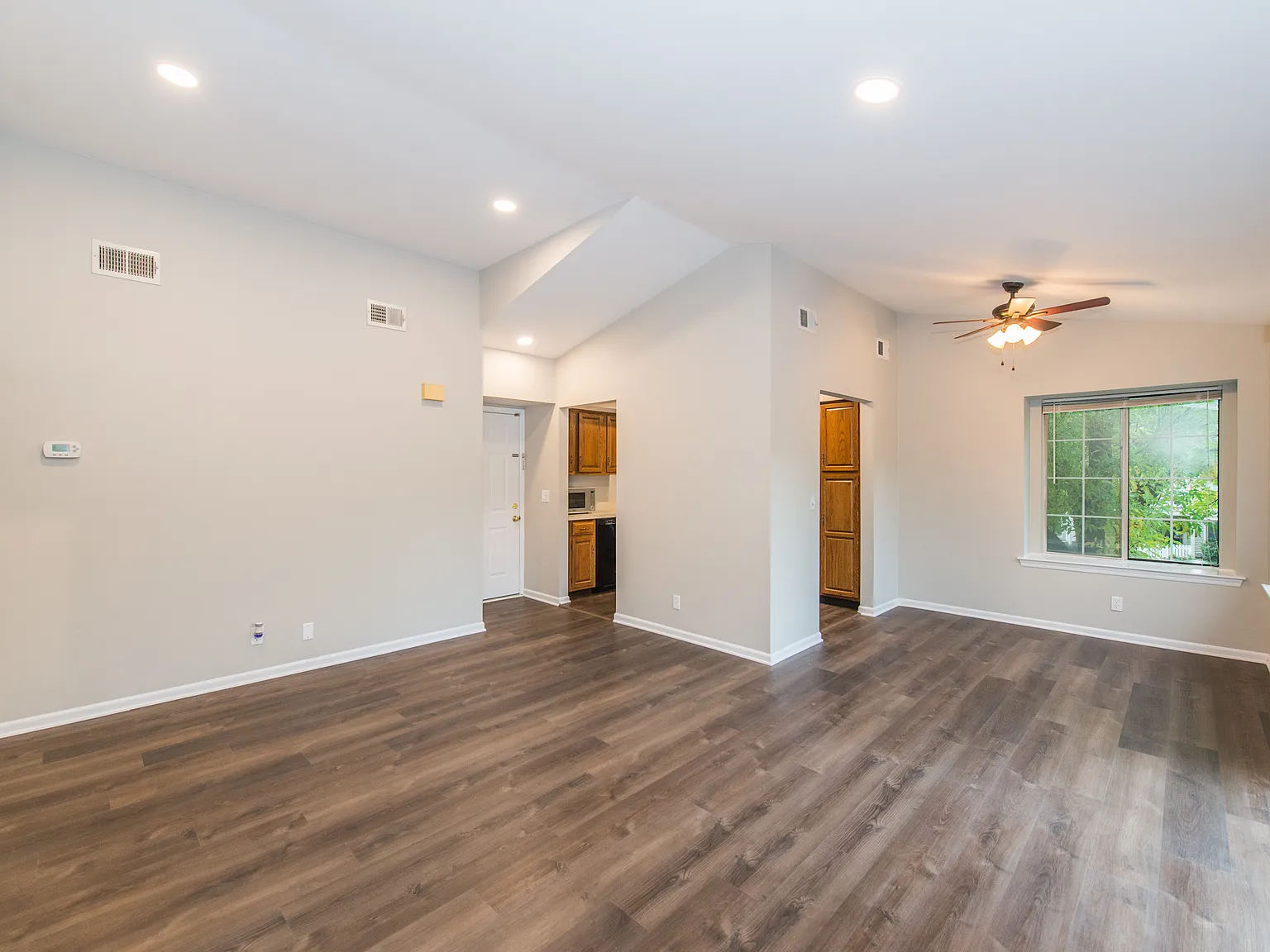 2 bed, 832 sqft, $2,450 — Photo 3