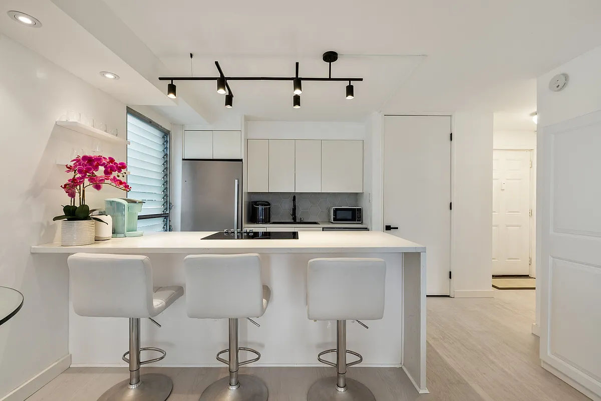 Building Photo - 435 Walina St #304