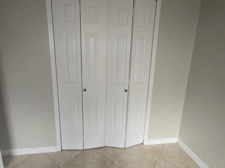 1400 N Saint Marys St #89 — Photo 5