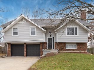 12839 S Navaho Dr, Olathe, KS 66062