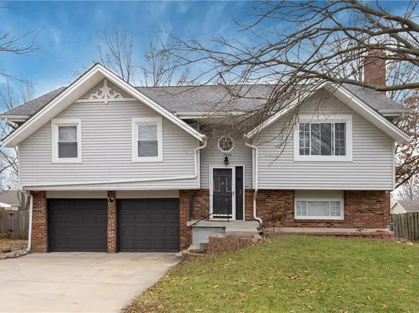 12839 S Navaho Dr, Olathe, KS 66062