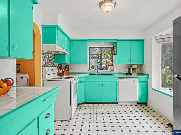 5th image of 1565 3rd St NW