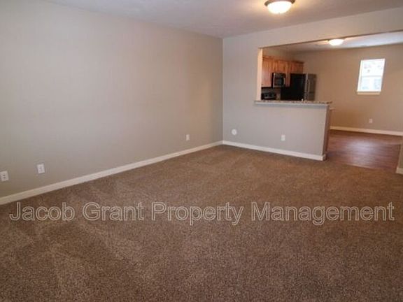 4th image of 103 Lincoln Dr
