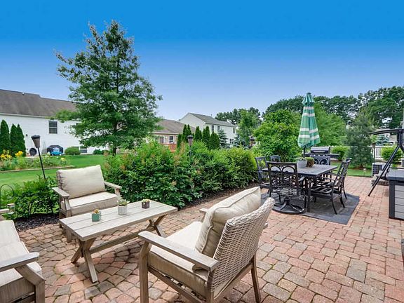 2nd image of 5895 Winebrook Dr