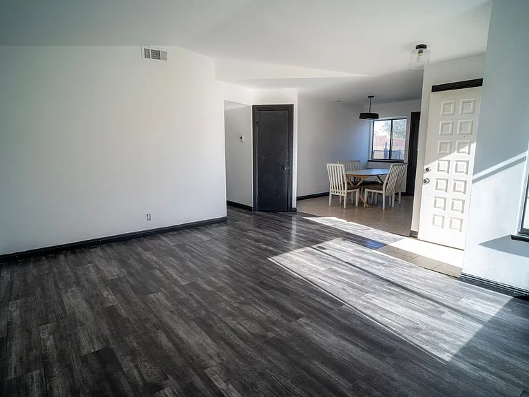 837 Sunrise Ct — Photo 11