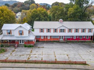 390 Cherohala Skyway, Tellico Plains, TN 37385