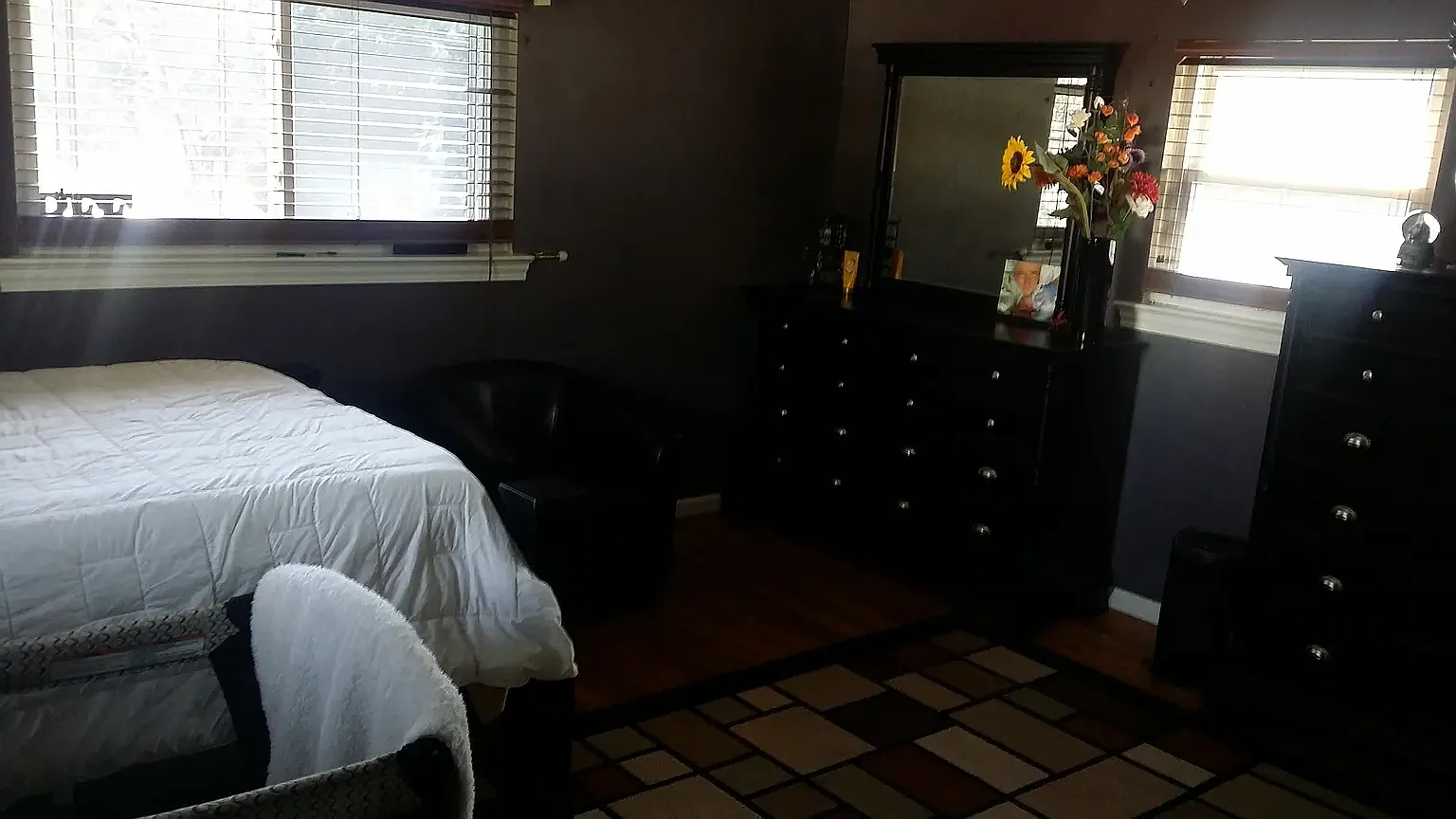 4 bed, 2400 sqft, $2,300 — Photo 2