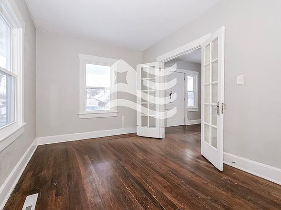 4th image of 2706 N 21st Pl