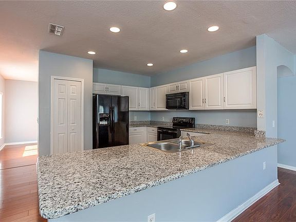 5th image of 530 Elbridge Pl