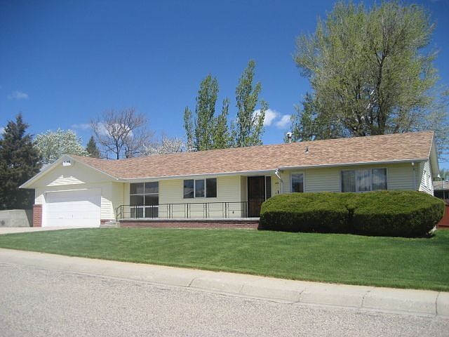 2nd image of 2700 E 7th St