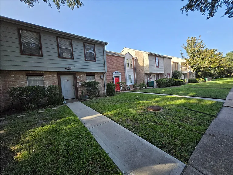 7942 Grow Ln — Photo 2