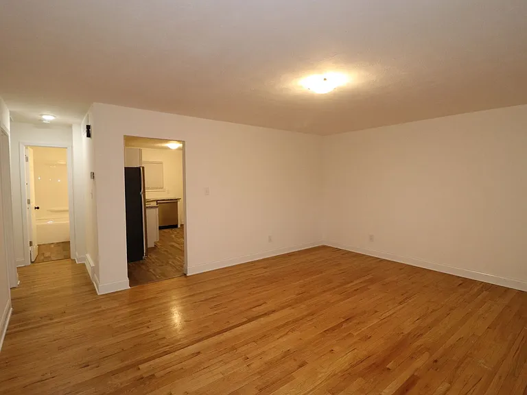 517 Maple St — Photo 2