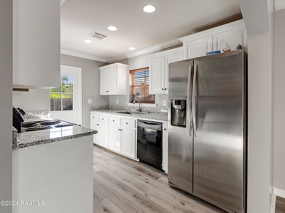 5th image of 111 Brooke Valley Ln