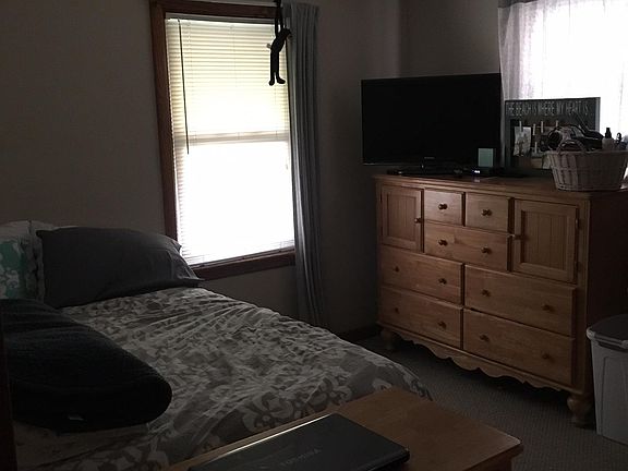 Bedroom
(Furniture shown for scale)