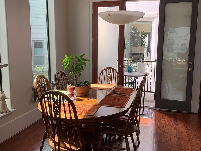 715 Reinicke St — Photo 11
